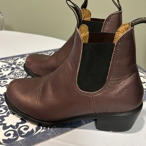 Blundstone Chelsea boots. Cute heel and brown bronze leather pull on style.